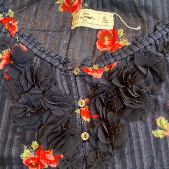 blouse - Picture 3 of 3